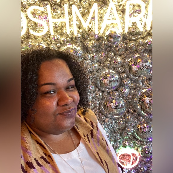 Meet your Posher, Myra - Picture 5 of 6